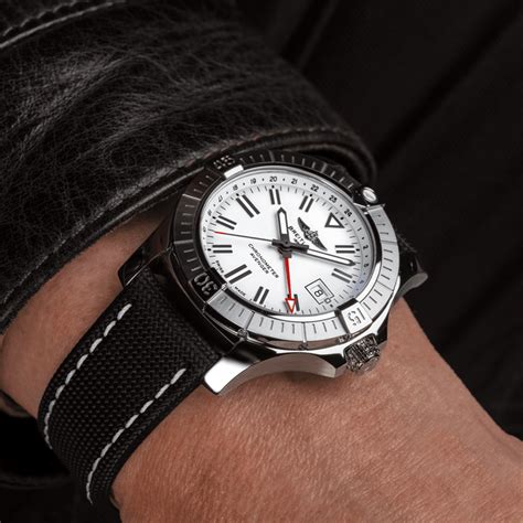 breitling avenger 43 white dial